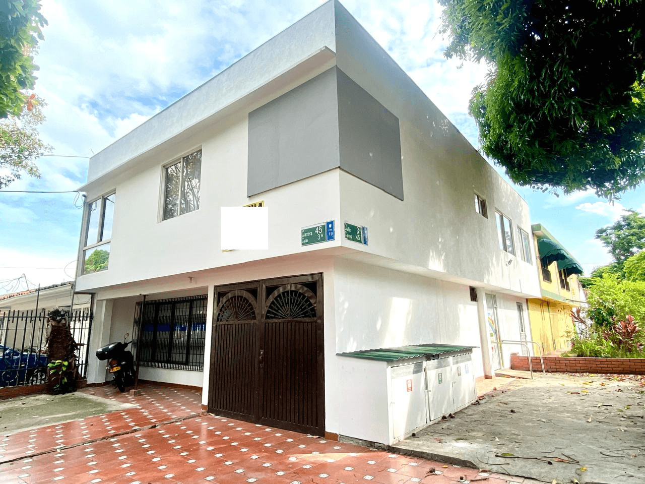 Casa Esquinera de 3 Pisos en El Lido — foto 1