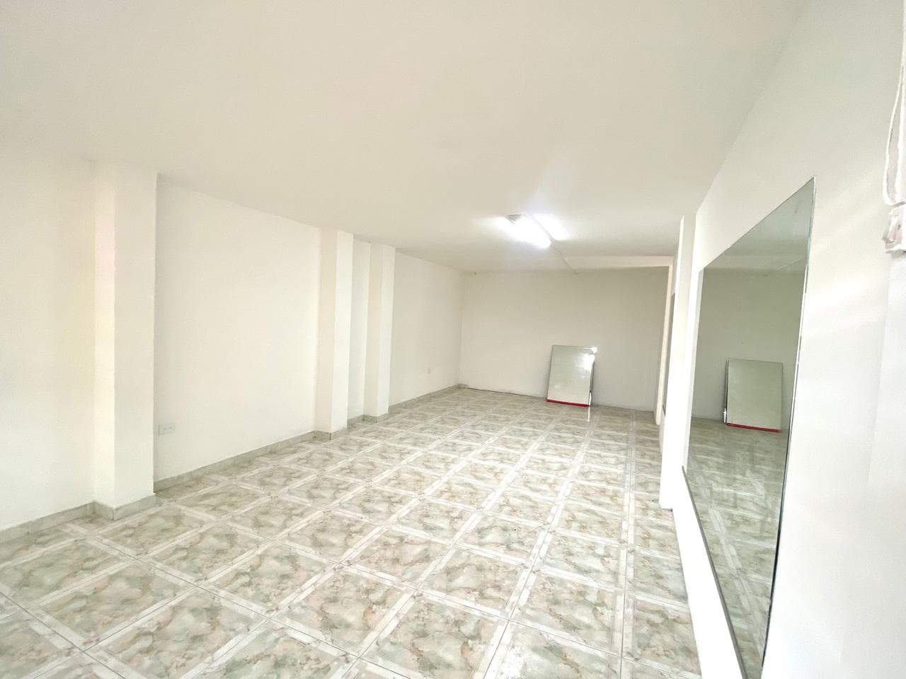 Casa Esquinera de 3 Pisos en El Lido — foto 3