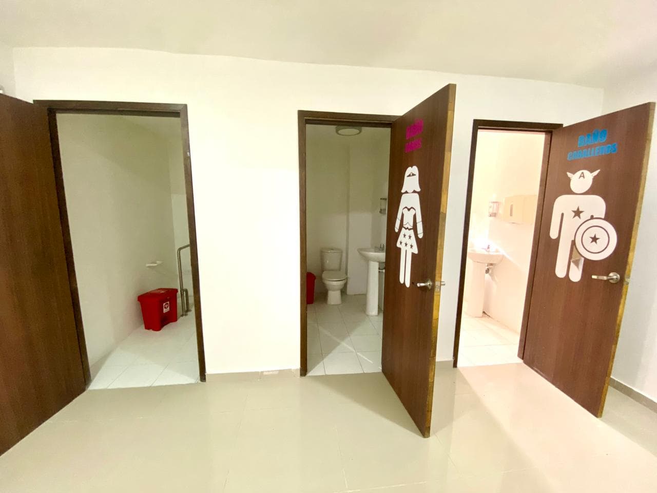 Casa Esquinera de 3 Pisos en El Lido — foto 5